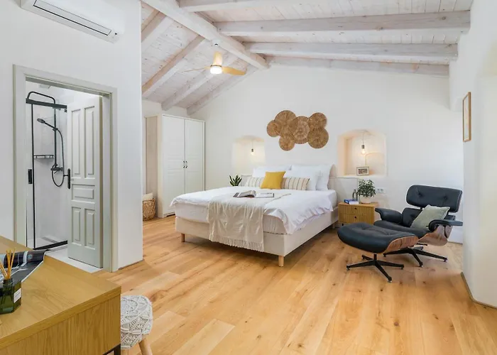 Villa Castello Di Papa By Villsy - With Sea View, Private Pool, Sauna And Jacuzzi *