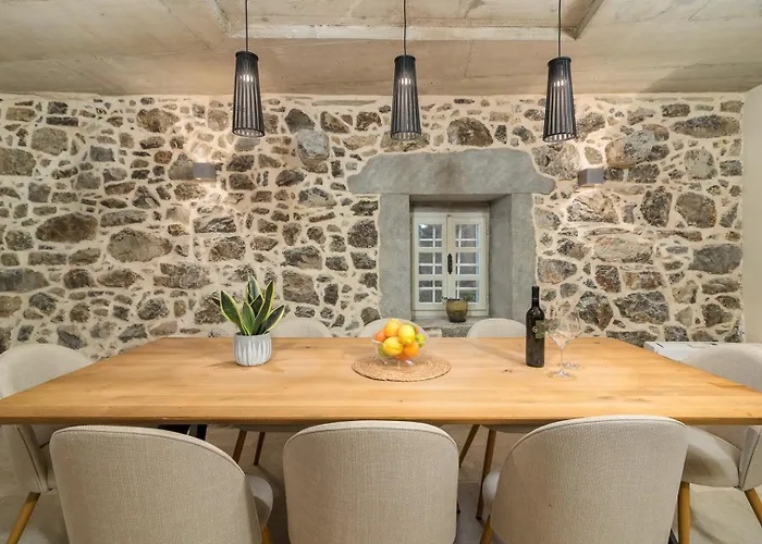 Castello Di Papa By Villsy - With Sea View, Private Pool, Sauna And Jacuzzi Veprinac