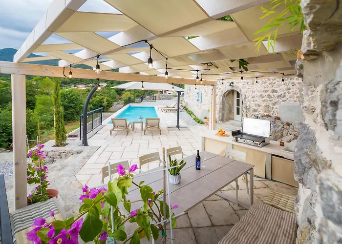 Castello Di Papa By Villsy - With Sea View, Private Pool, Sauna And Jacuzzi Veprinac