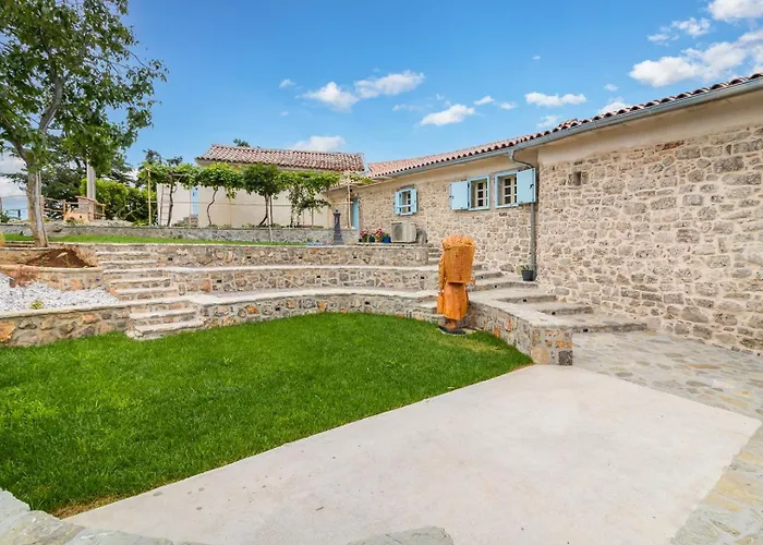 Villa Castello Di Papa By Villsy - With Sea View, Private Pool, Sauna And Jacuzzi Veprinac