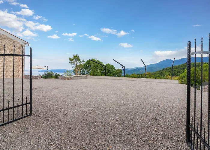 Castello Di Papa By Villsy - With Sea View, Private Pool, Sauna And Jacuzzi