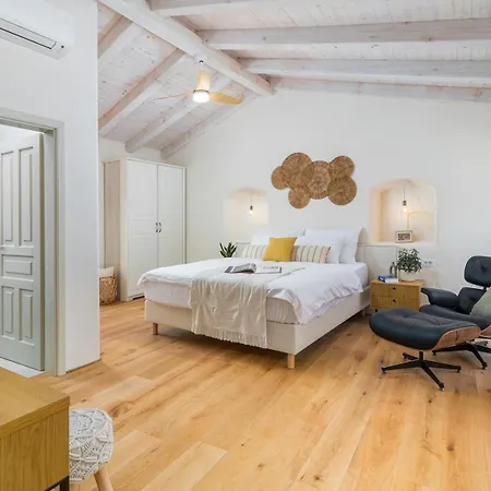 Villa Castello Di Papa By Villsy - With Sea View, Private Pool, Sauna And Jacuzzi *