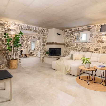 Castello Di Papa By Villsy - With Sea View, Private Pool, Sauna And Jacuzzi * Veprinac