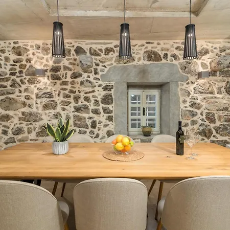 Castello Di Papa By Villsy - With Sea View, Private Pool, Sauna And Jacuzzi Veprinac