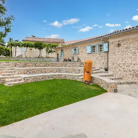 Villa Castello Di Papa By Villsy - With Sea View, Private Pool, Sauna And Jacuzzi Veprinac