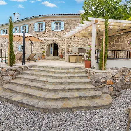 Castello Di Papa By Villsy - With Sea View, Private Pool, Sauna And Jacuzzi Veprinac