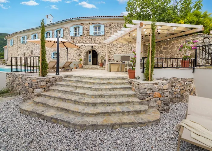 Castello Di Papa By Villsy - With Sea View, Private Pool, Sauna And Jacuzzi Veprinac